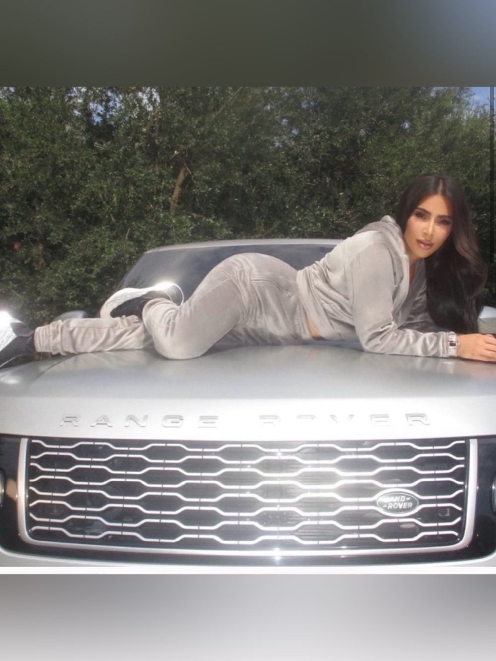 Limited Edition SKIMS Velour Tracksuit Hoodie with Jogger Sweats in Smoke.‎ - Picture 3 of 16